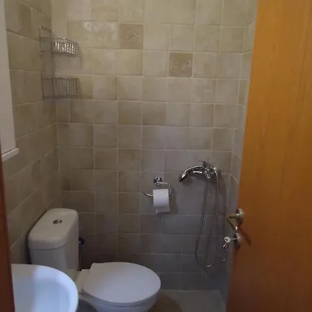 4 Beds, 1 Crib Apartamento